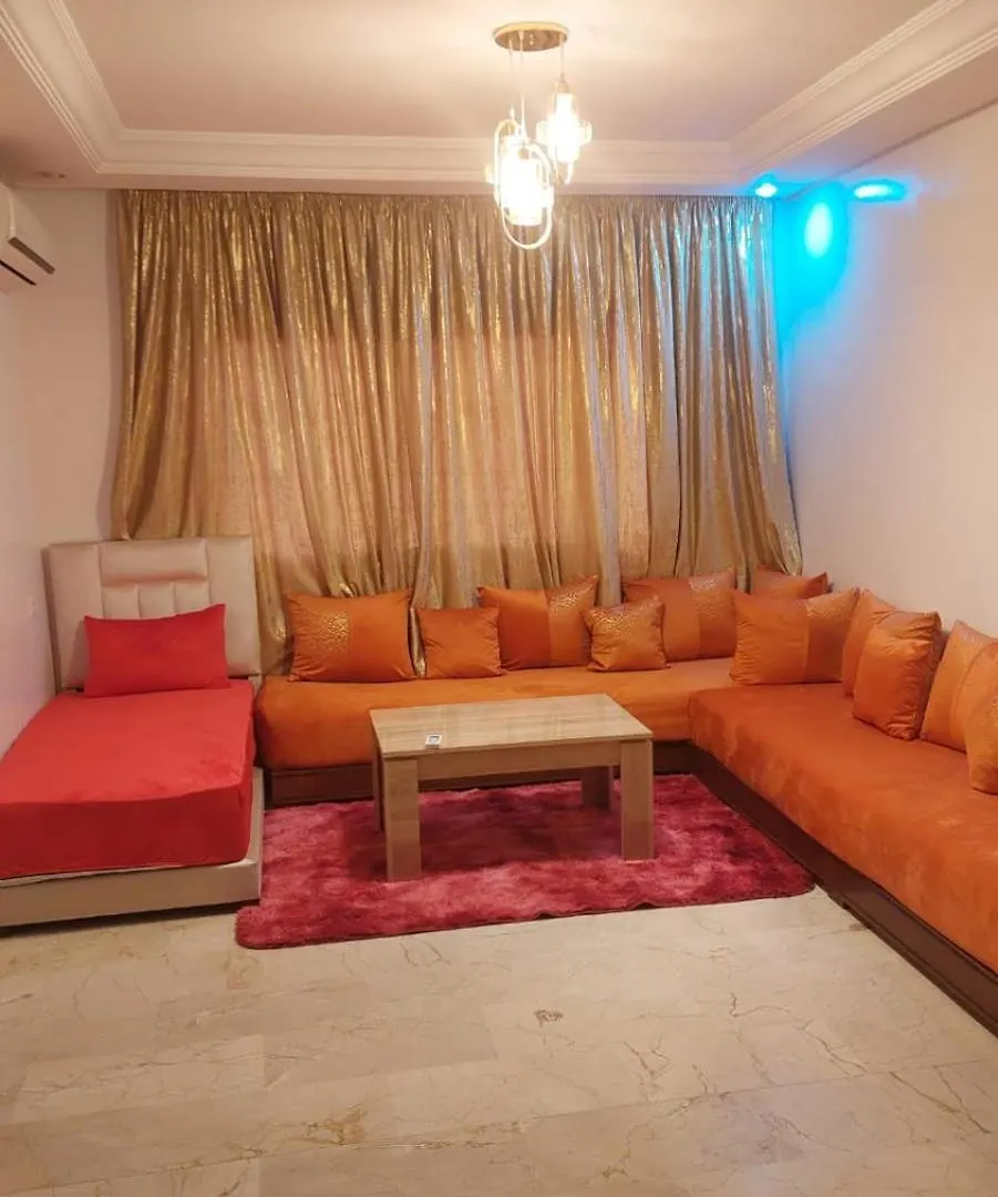 Le Chaleureux Avec Balcon 8 Face Gare Ctm Hivernage Marakeş